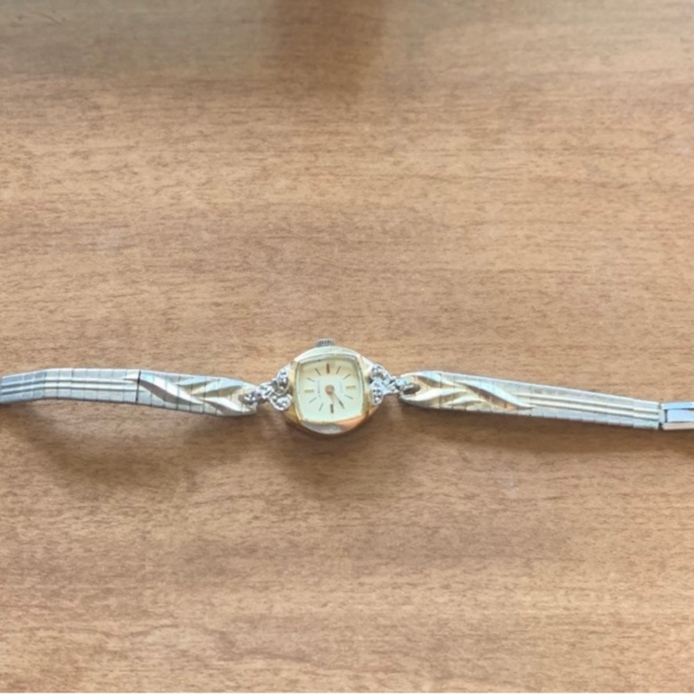 Vintage La Marque Analog Wristwatch Gem